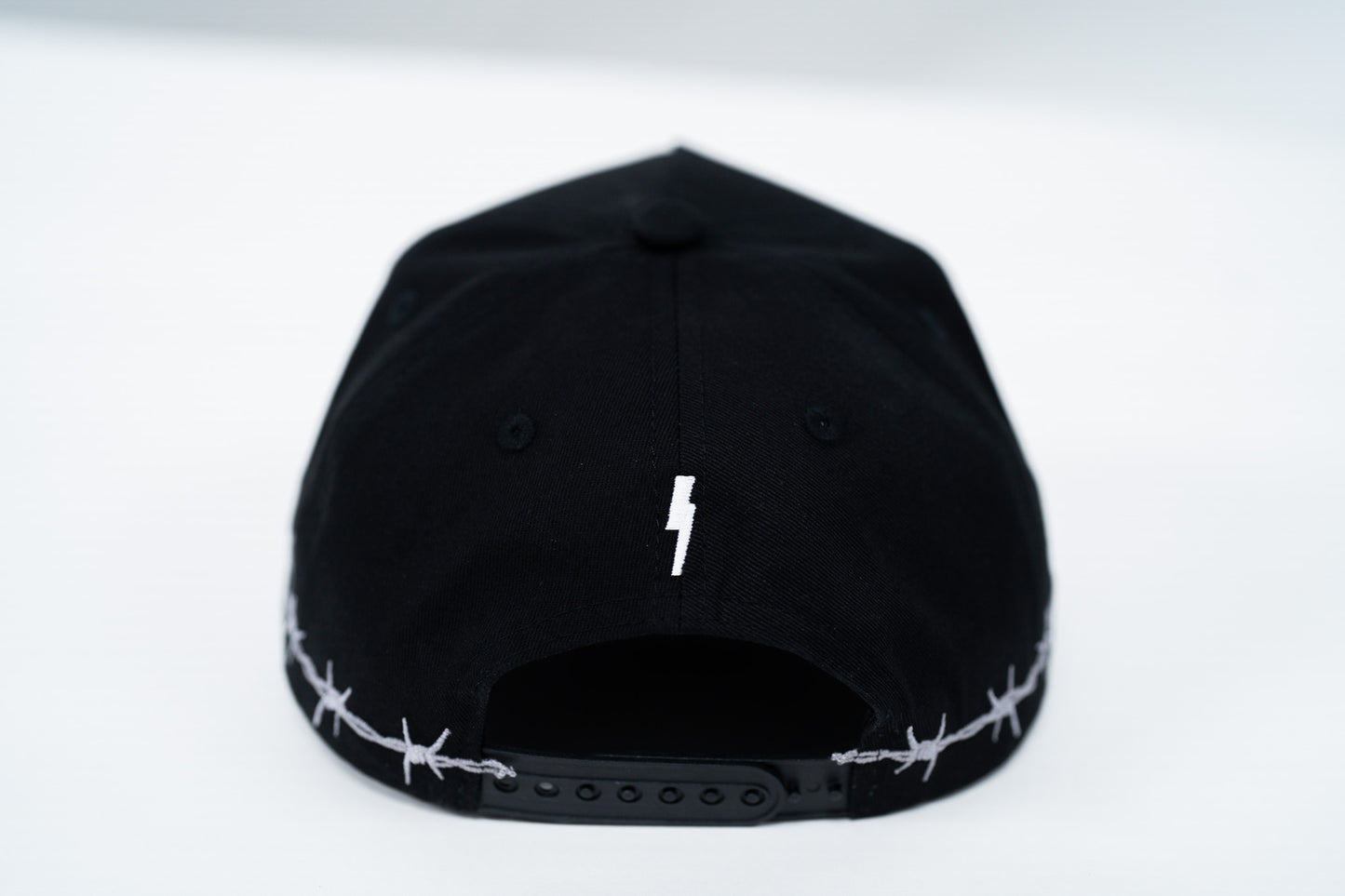 BLACK BARBED HAT